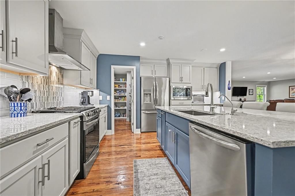 6608 Reeds Drive — photo 12