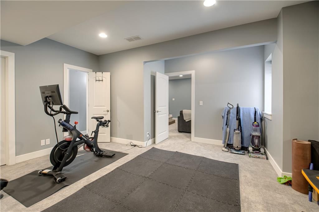 2546 Tracy Avenue — photo 31