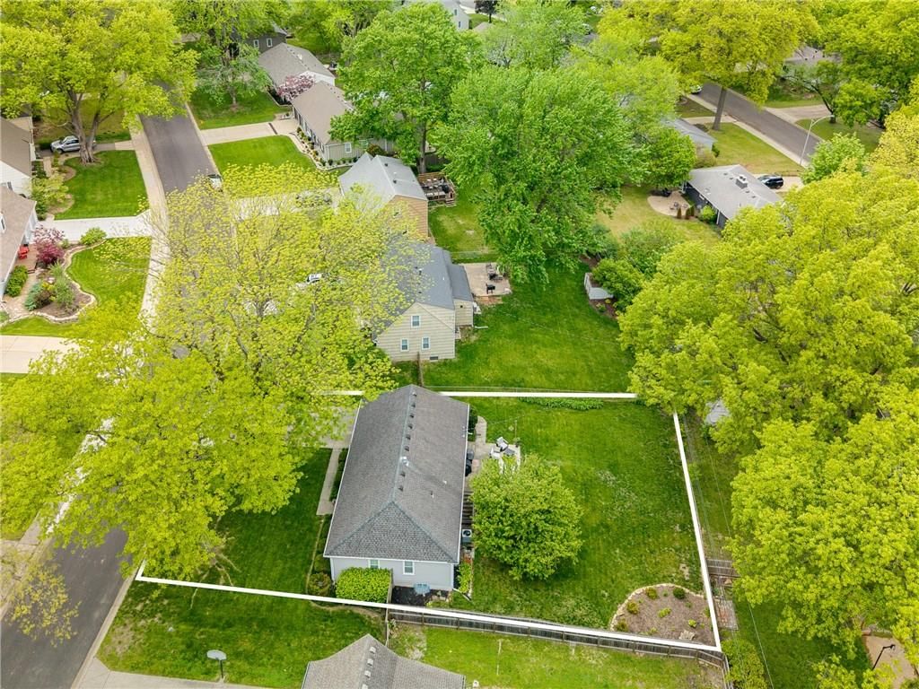 6108 W 76th Terrace — photo 33