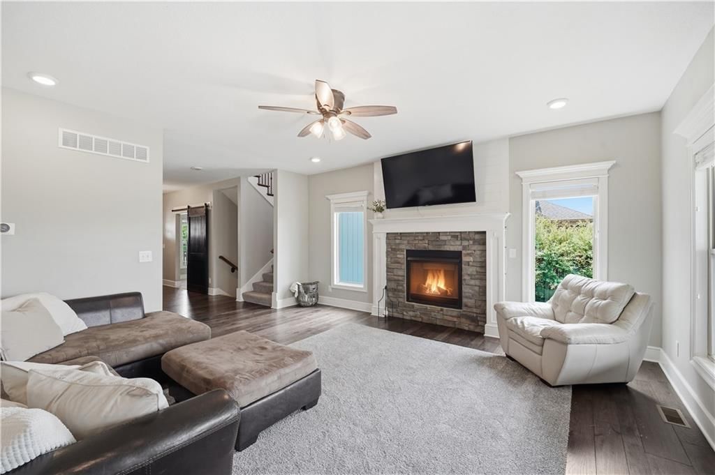 16438 AGNES Street — photo 6
