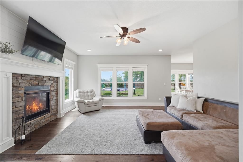 16438 AGNES Street — photo 7