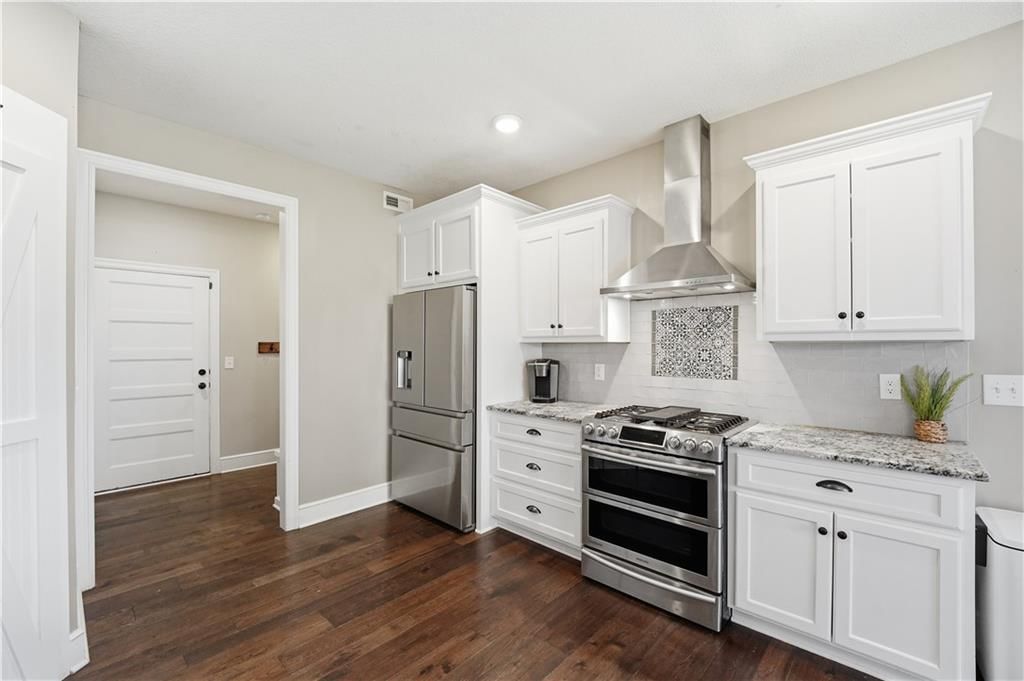 16438 AGNES Street — photo 8