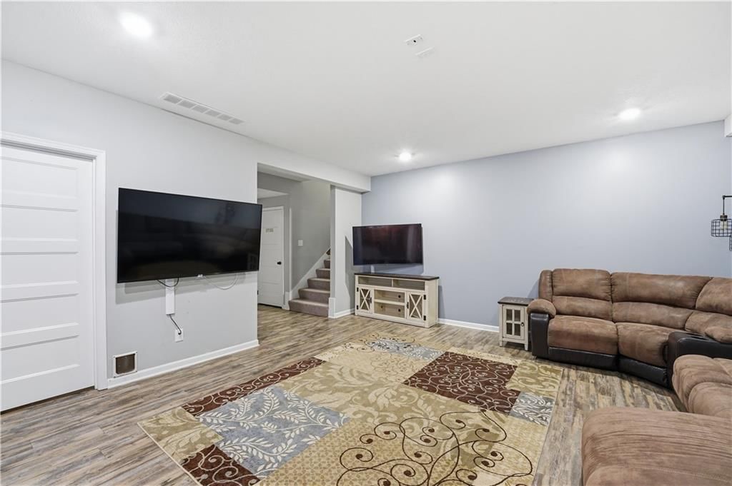 16438 AGNES Street — photo 33