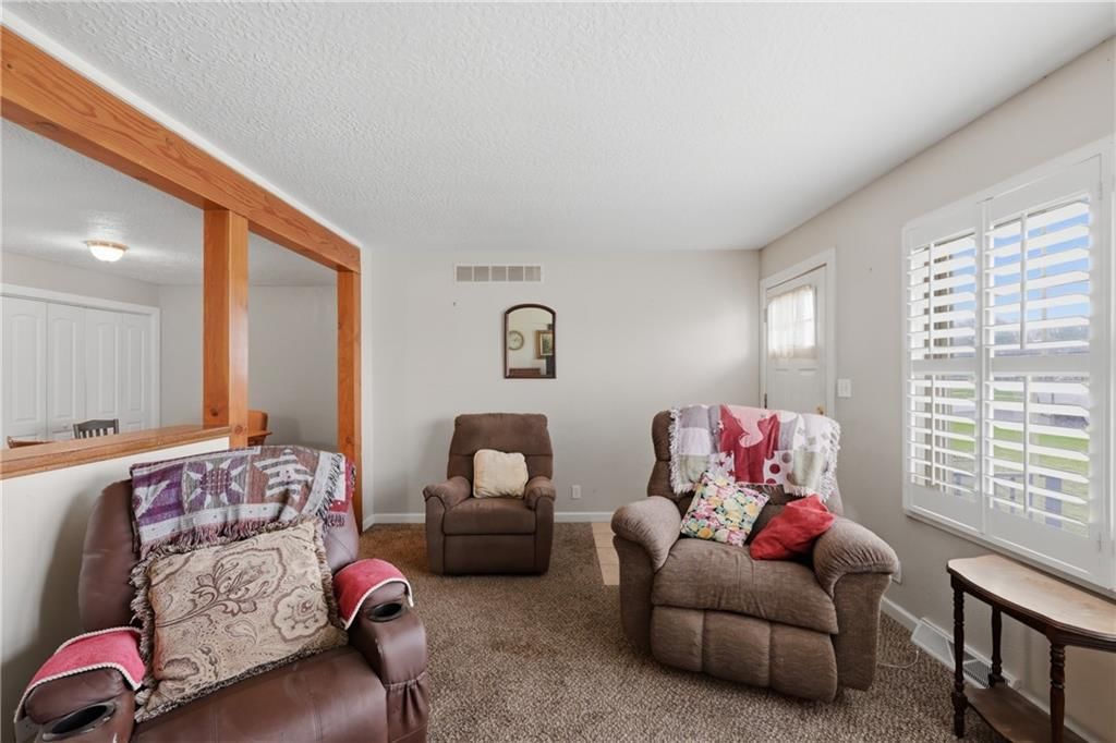 405 W College Street — photo 3