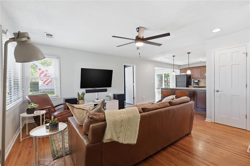 8233 Woodward Street — photo 3