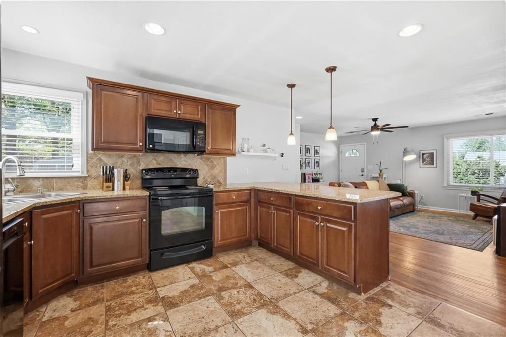 8233 Woodward Street — photo 8
