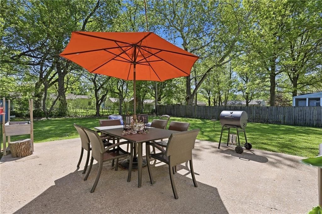 8233 Woodward Street — photo 27