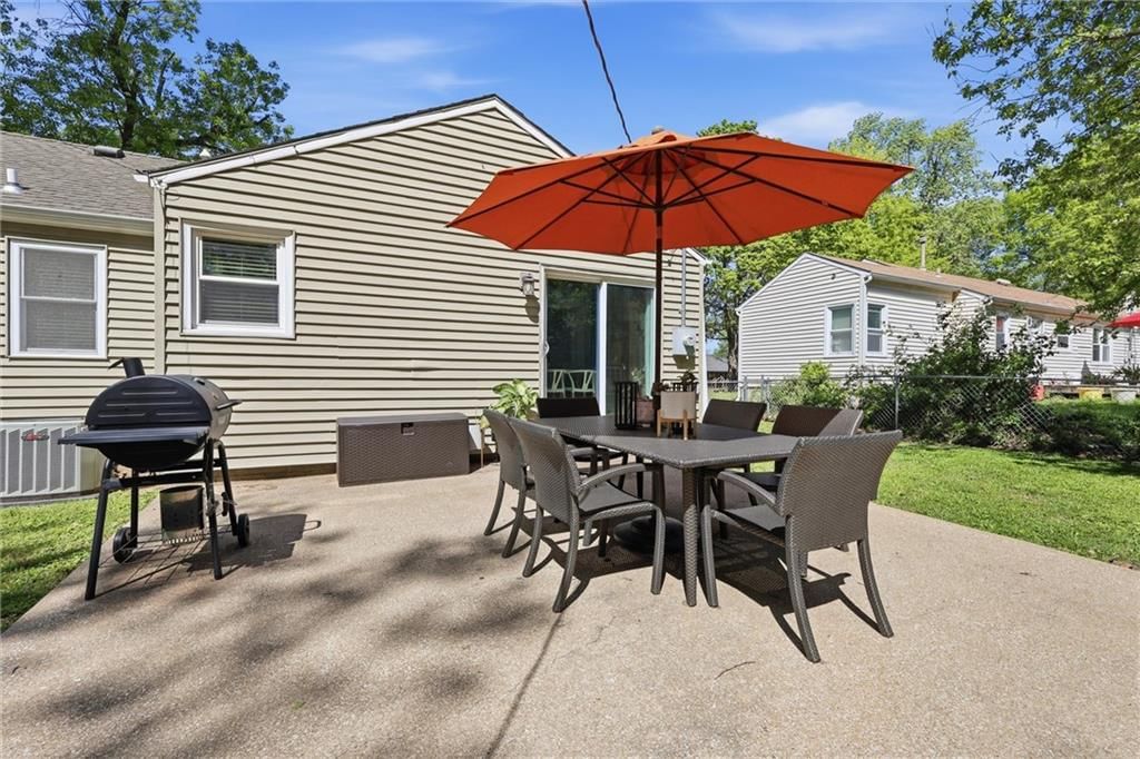 8233 Woodward Street — photo 28