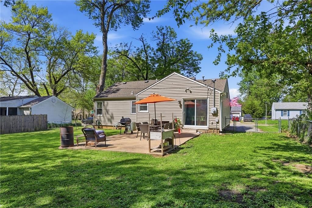 8233 Woodward Street — photo 29