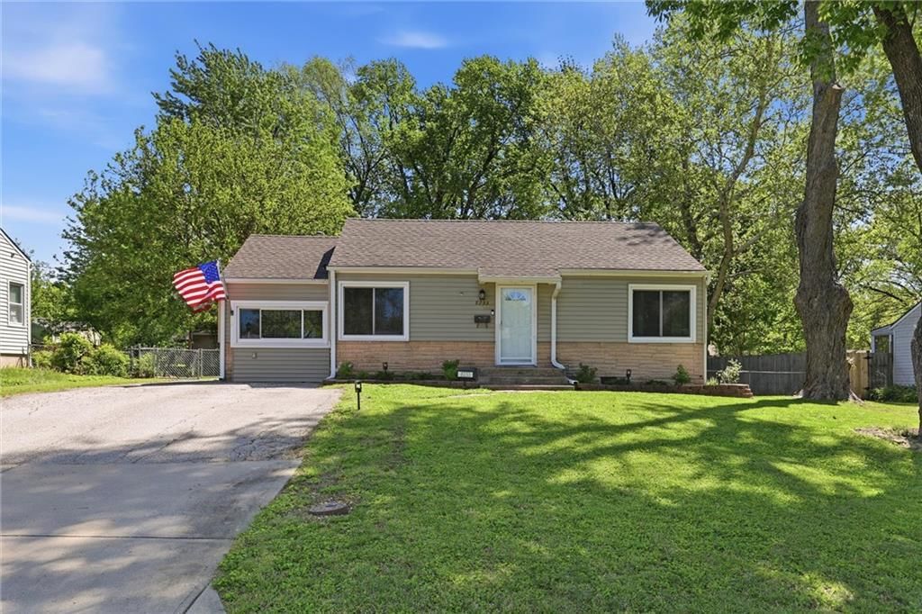 8233 Woodward Street — photo 32
