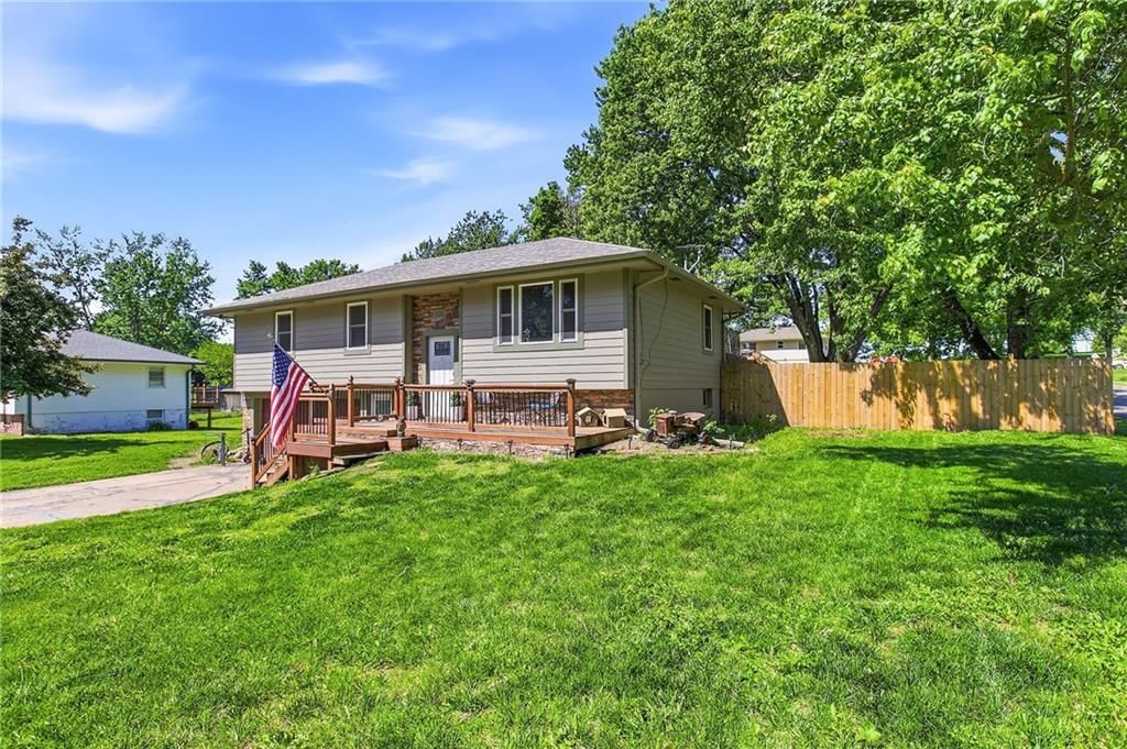 326 Gregory Drive — photo 2