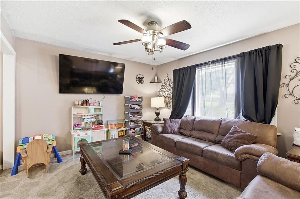 326 Gregory Drive — photo 6