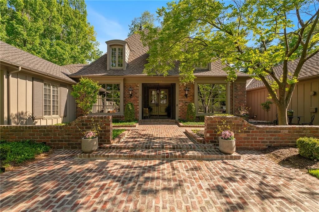 2003 W 69 Terrace, Mission Hills, KS