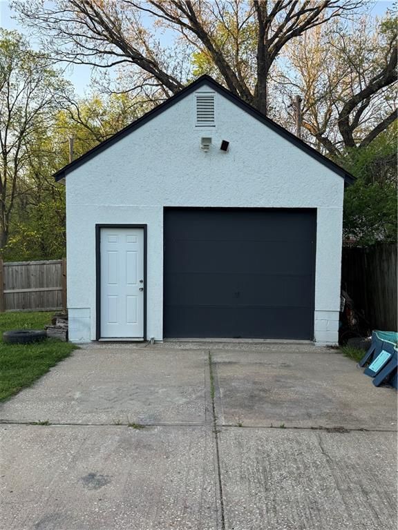704 E Hayward Avenue — photo 21
