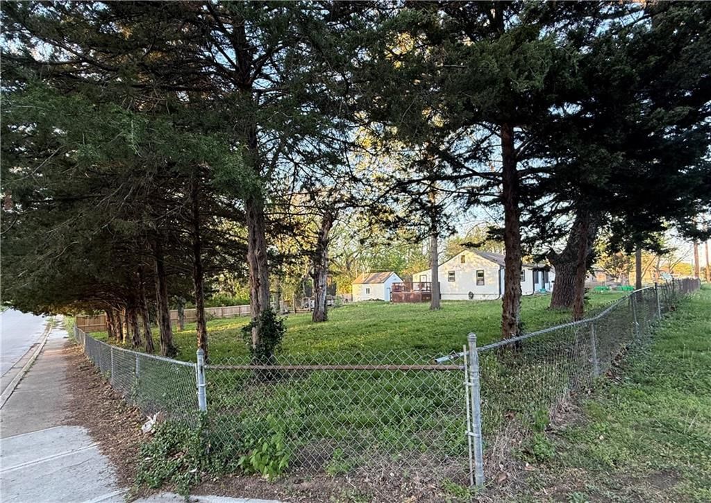 704 E Hayward Avenue — photo 28