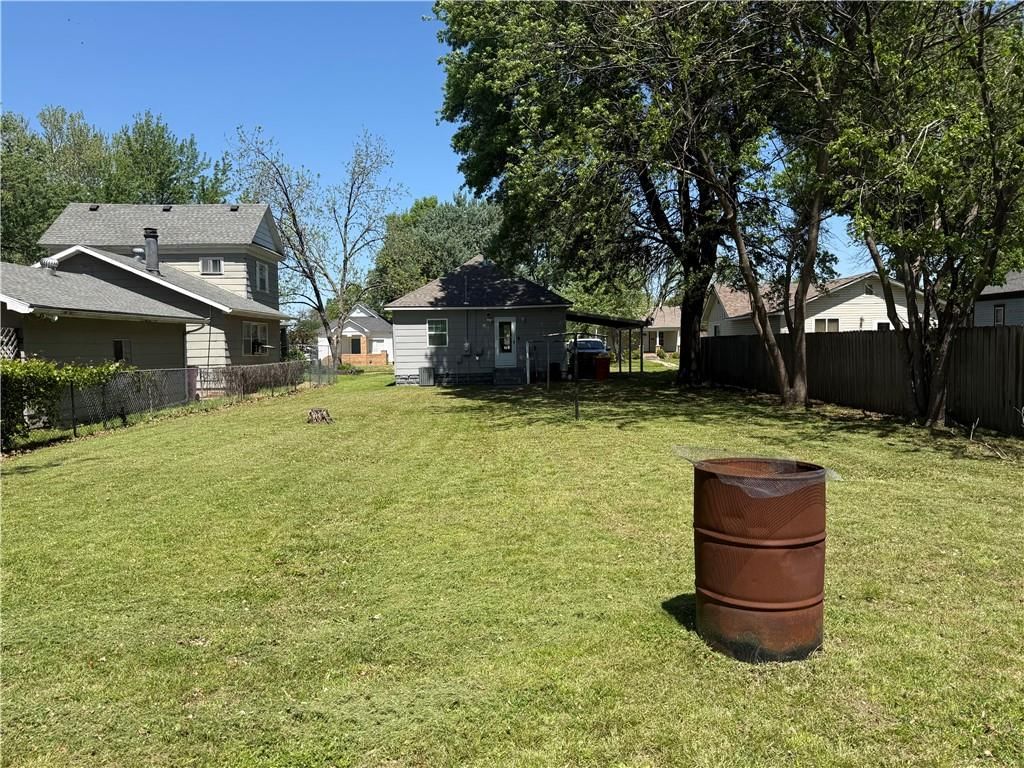 1005 W 3rd Street — photo 3