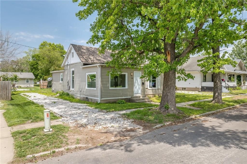 710 W Locust Street — photo 2