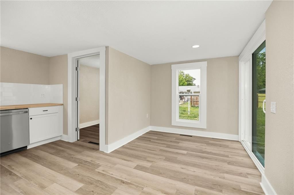 710 W Locust Street — photo 7