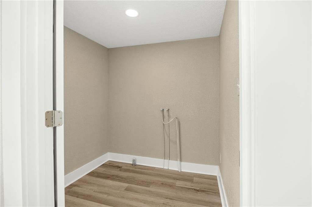710 W Locust Street — photo 8