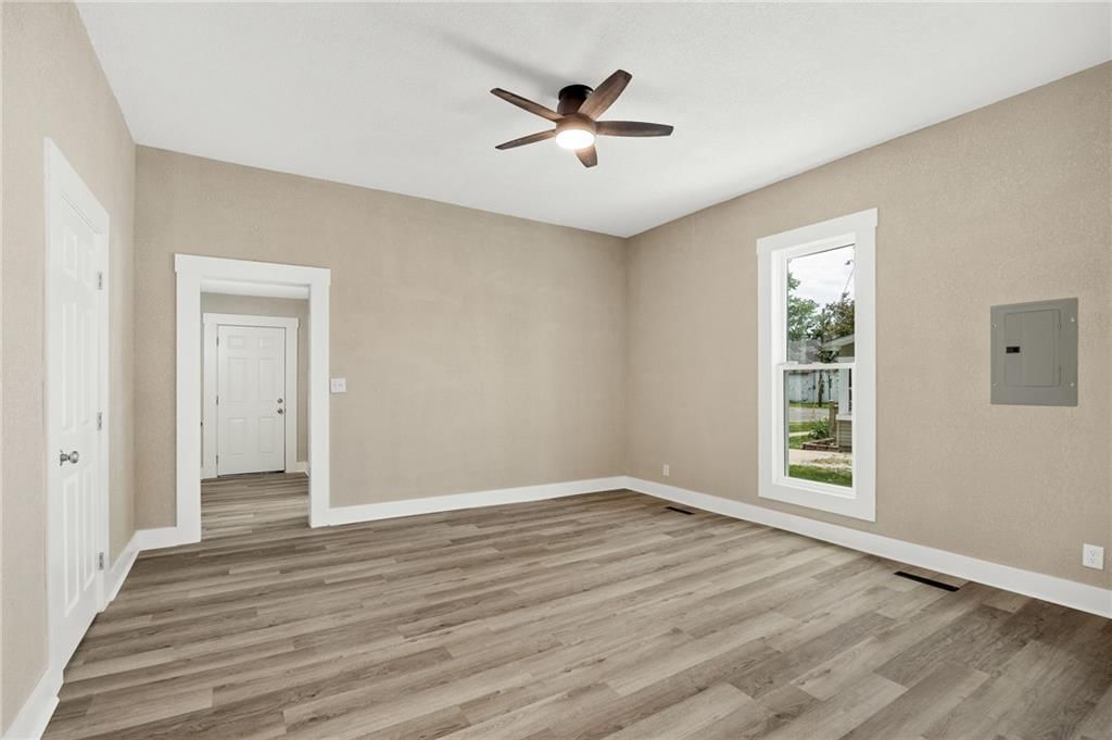 710 W Locust Street — photo 11