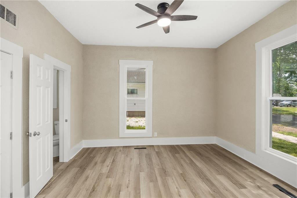 710 W Locust Street — photo 14