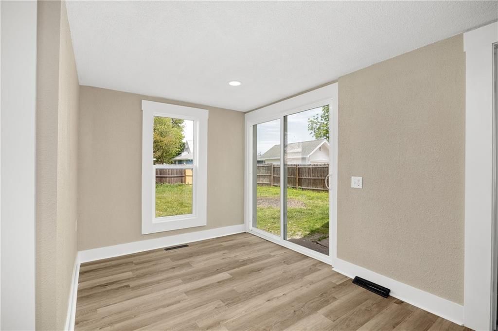 710 W Locust Street — photo 19