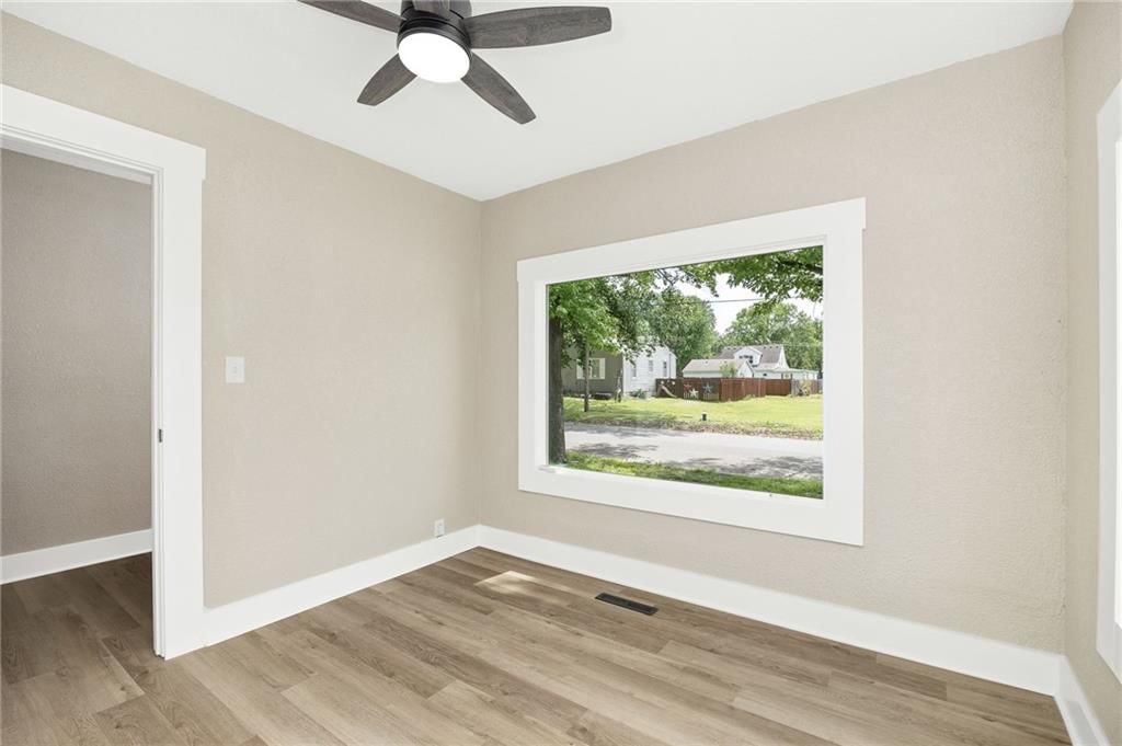 710 W Locust Street — photo 20