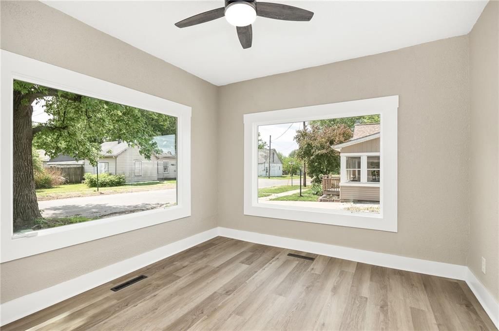 710 W Locust Street — photo 21