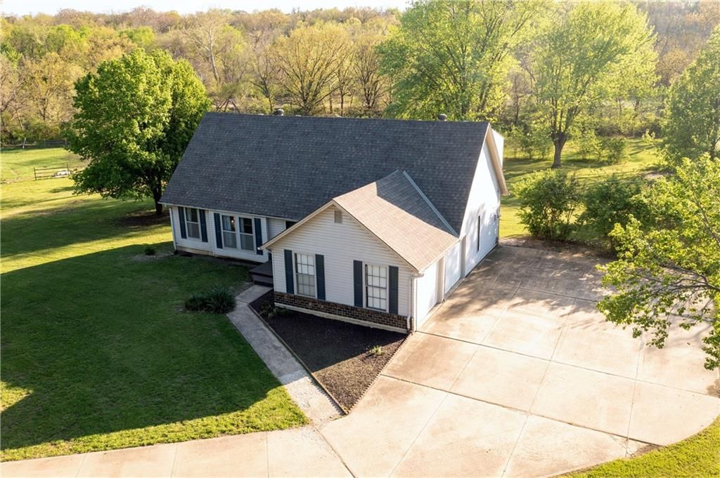 8936 Millstone Drive, Lenexa, KS