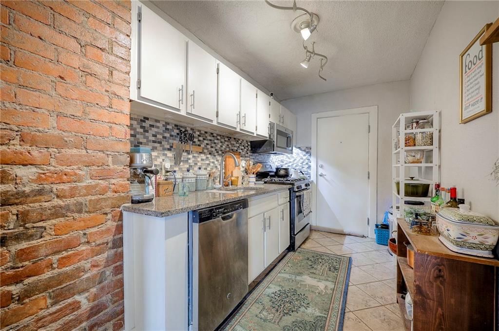 4226 Locust Street — photo 23