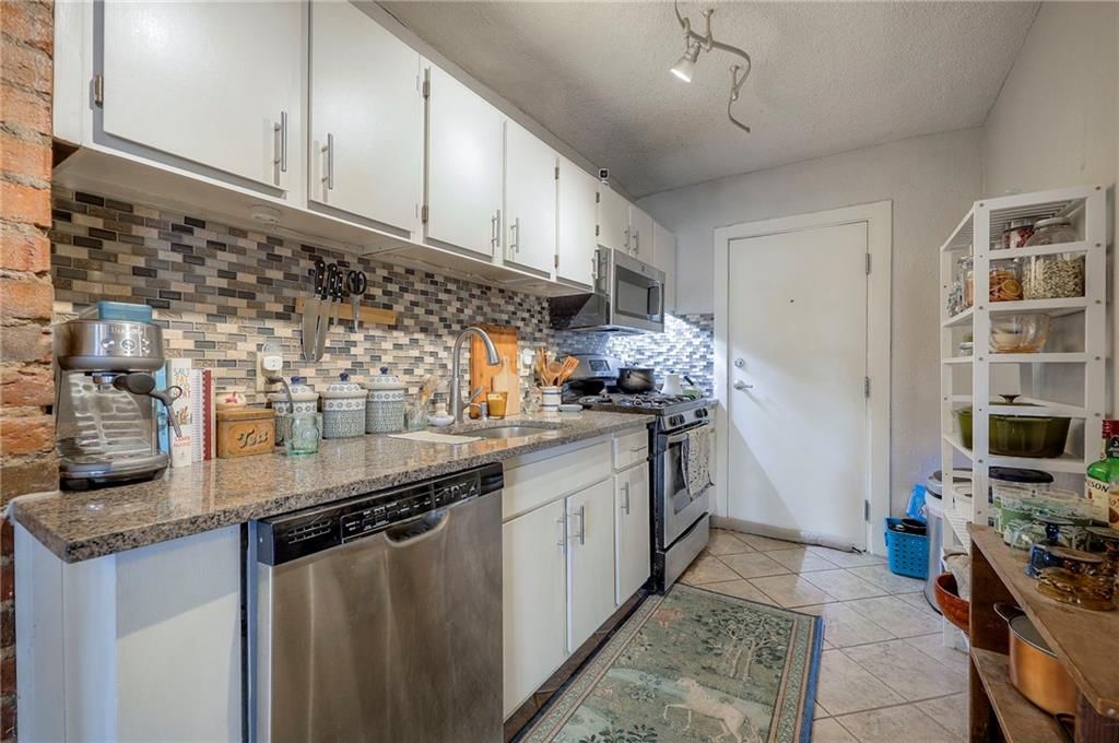 4226 Locust Street — photo 24
