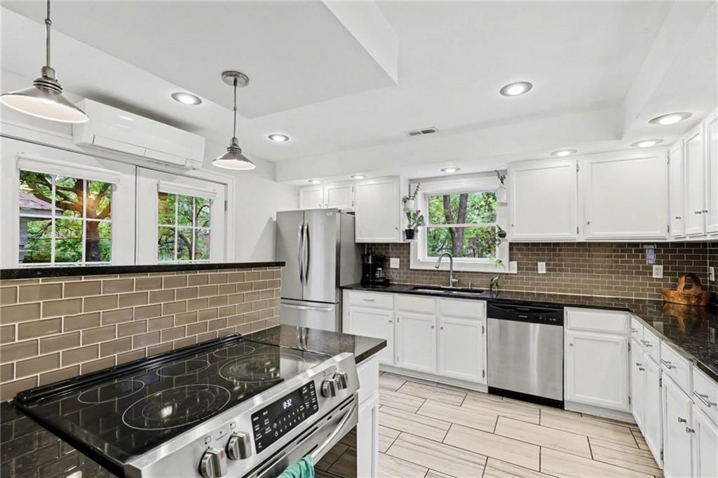 820 E 41ST Street — photo 11