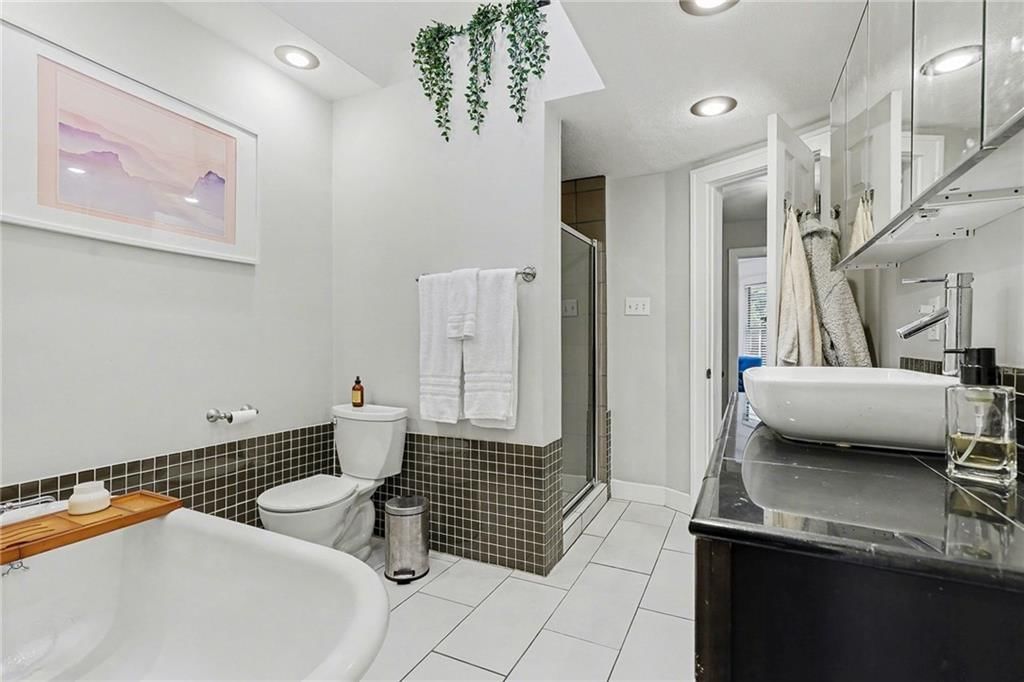 820 E 41ST Street — photo 17