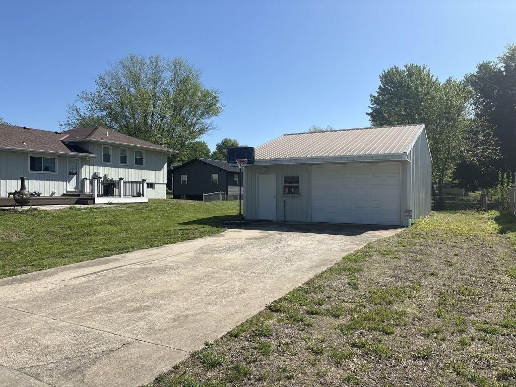304 E Frazier Street — photo 10