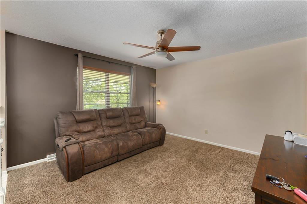 16006 Lawrence Avenue — photo 6