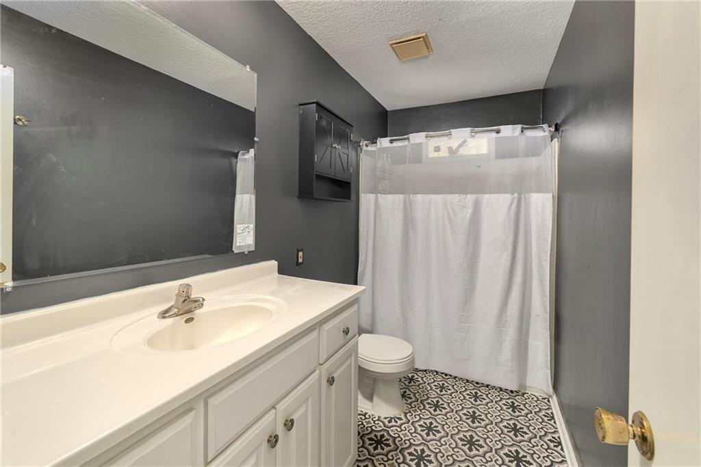 16006 Lawrence Avenue — photo 19