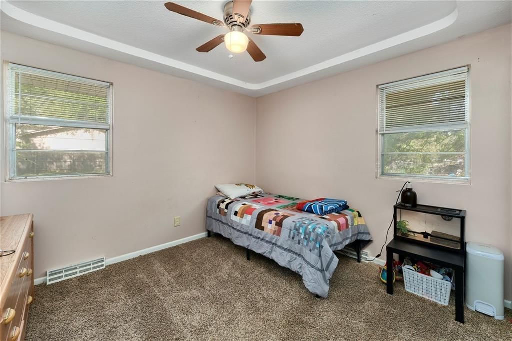16006 Lawrence Avenue — photo 20