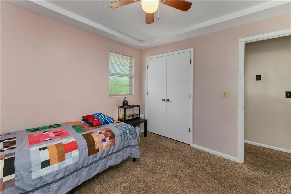 16006 Lawrence Avenue — photo 22