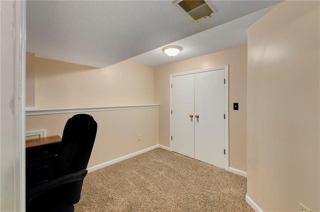 16006 Lawrence Avenue — photo 25