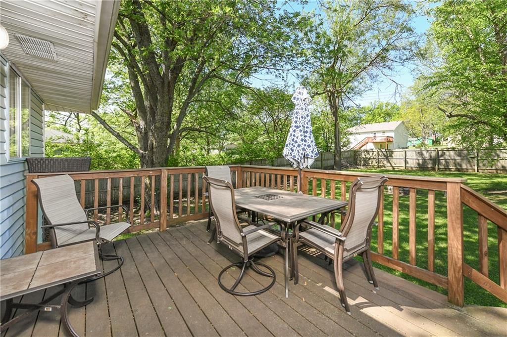16006 Lawrence Avenue — photo 30