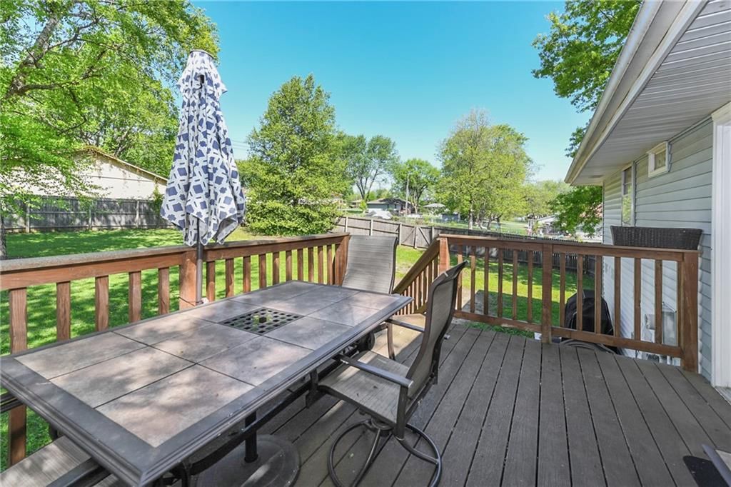 16006 Lawrence Avenue — photo 31