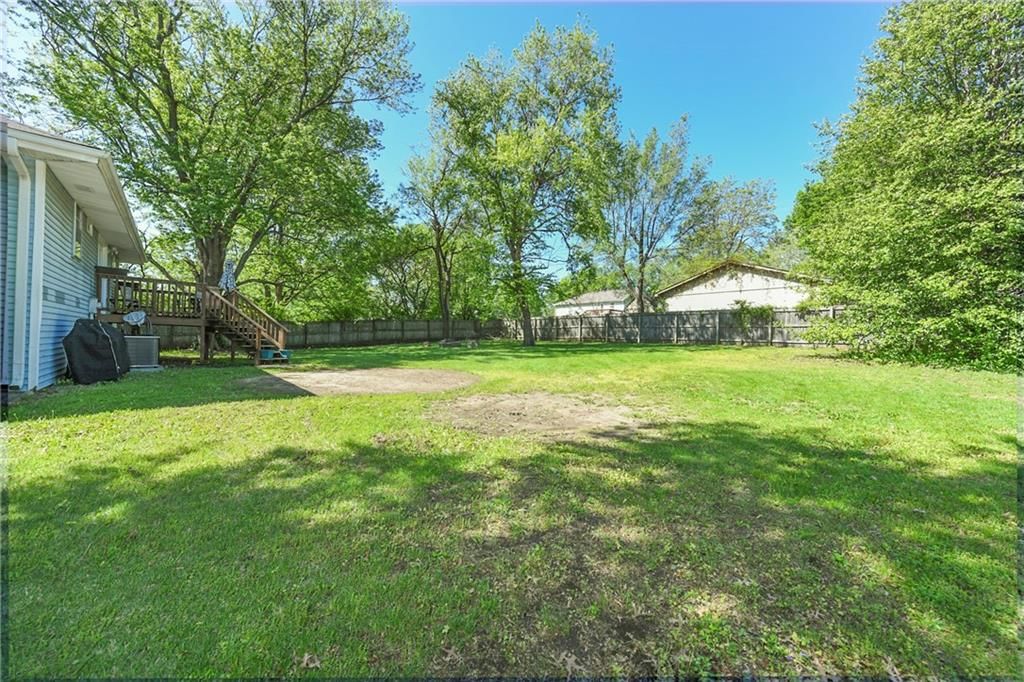 16006 Lawrence Avenue — photo 32
