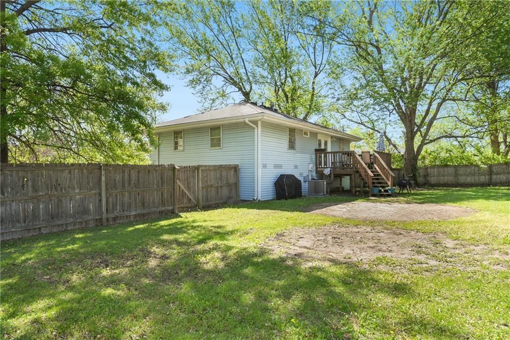 16006 Lawrence Avenue — photo 33