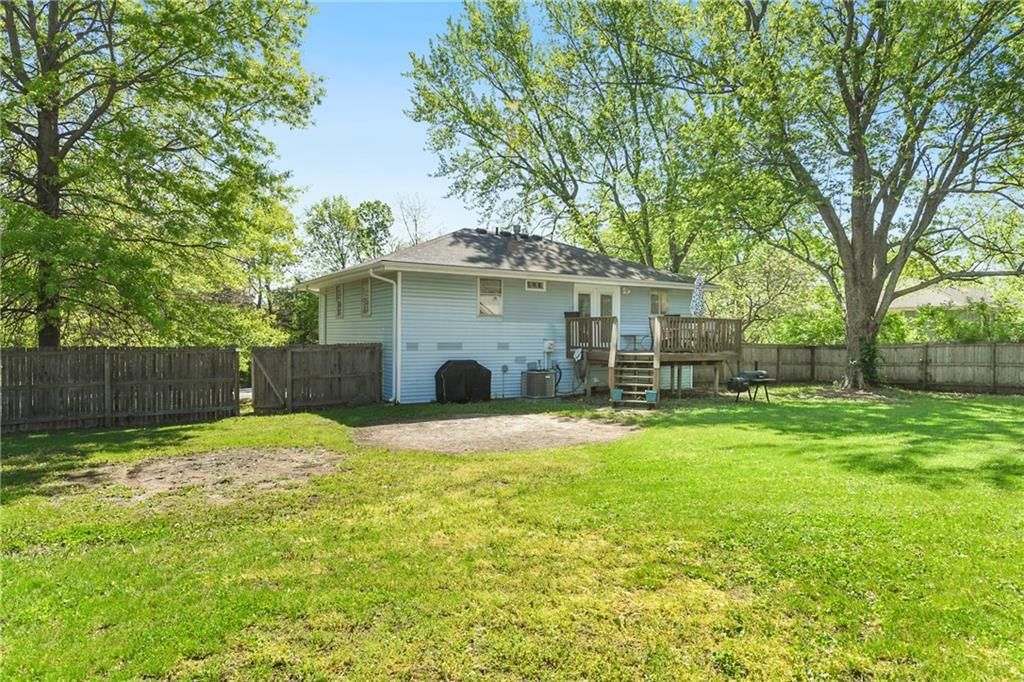 16006 Lawrence Avenue — photo 34