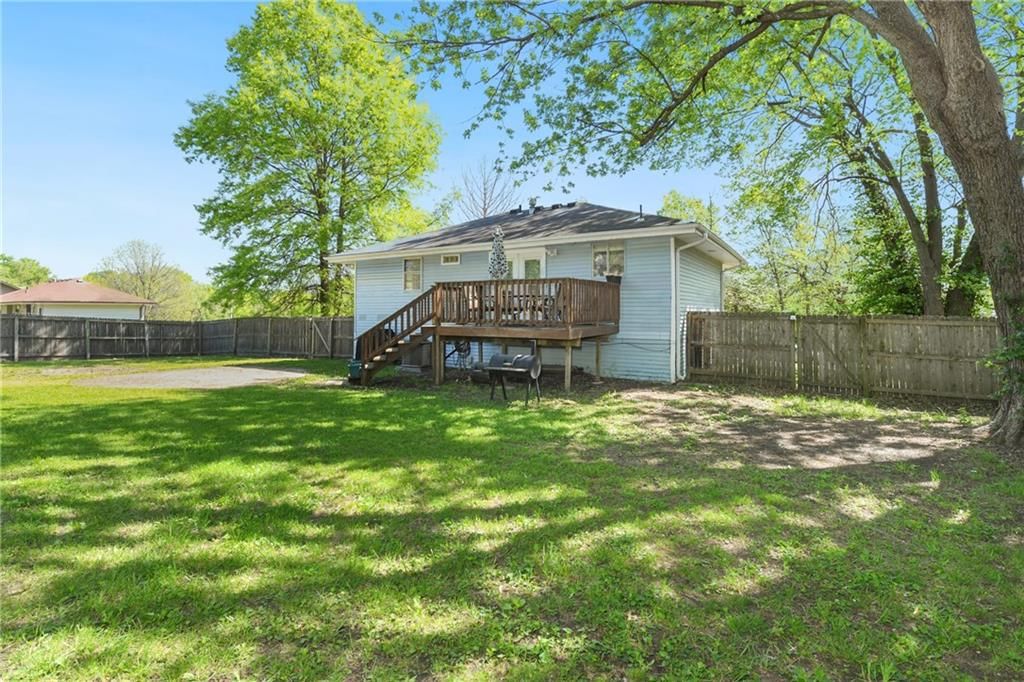 16006 Lawrence Avenue — photo 36