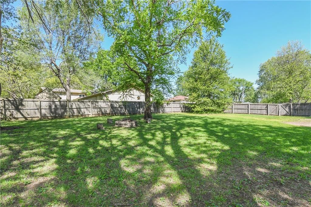 16006 Lawrence Avenue — photo 37