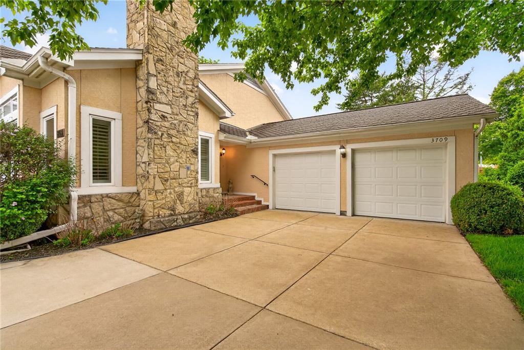 3709 Somerset Drive, Prairie Village, KS