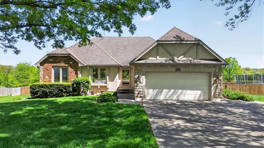 4933 SW Raintree Parkway, Lee's Summit, MO