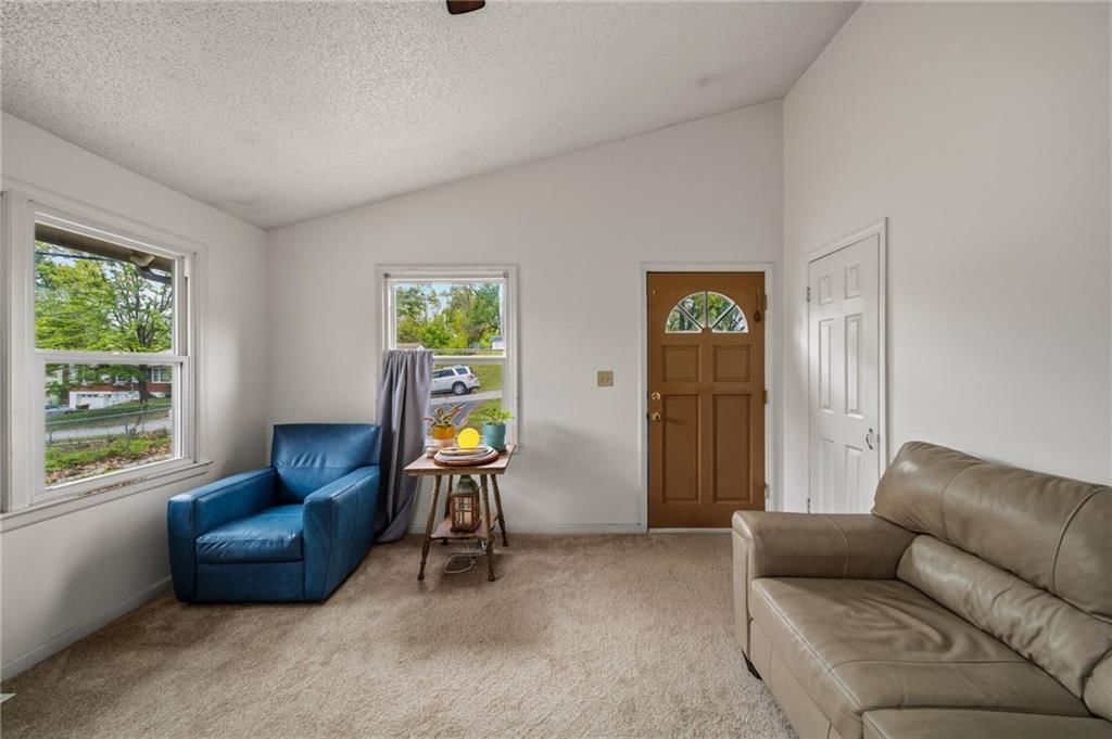 5404 NE 42nd Terrace — photo 8