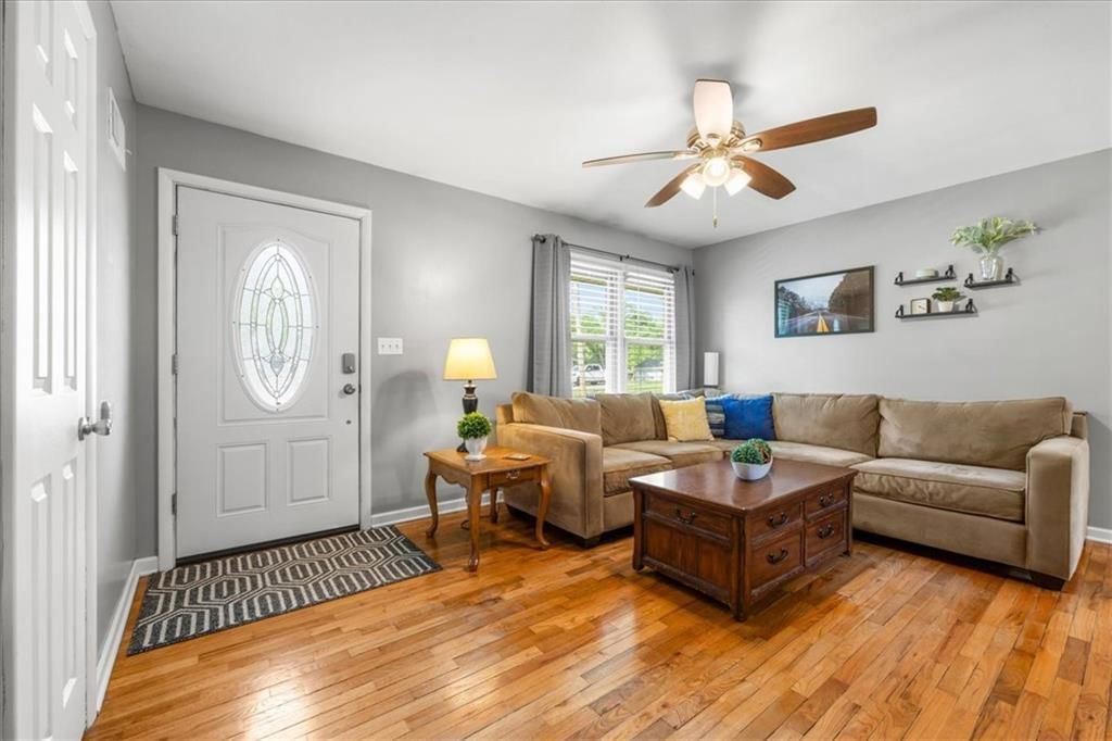 1807 Seneca Street — photo 4